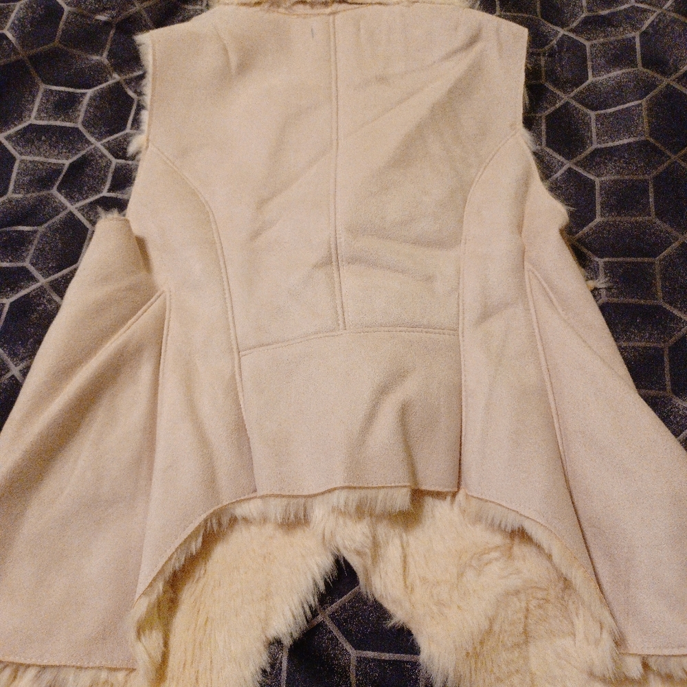 Vest - Picture 6 of 8